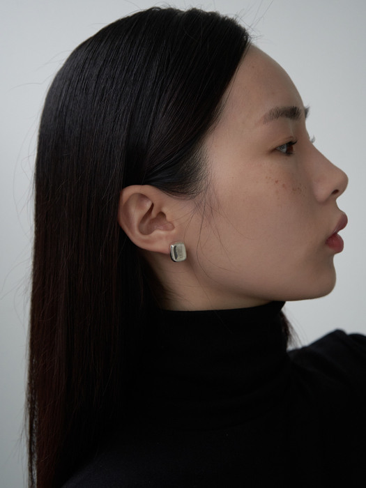 SQUARE EARRING 