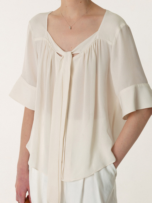 SS23 실크 Silk Crepe Ribbon Tied Blouse Soft-Cream