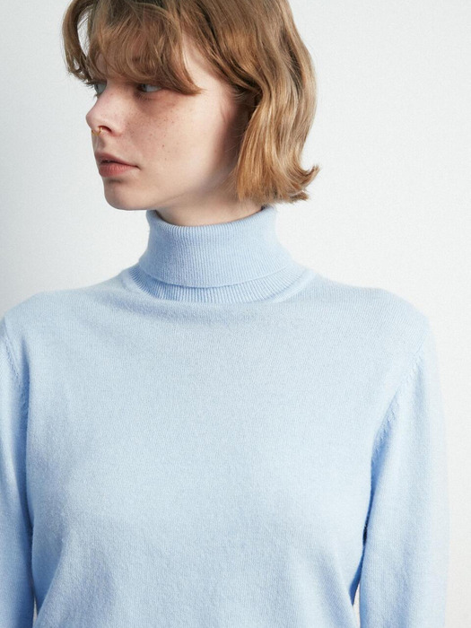 Finger Hole Turtle Neck Knit / Sky