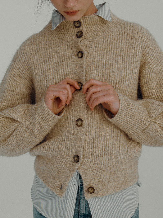 Wool collar knit cardigan. Otmeal