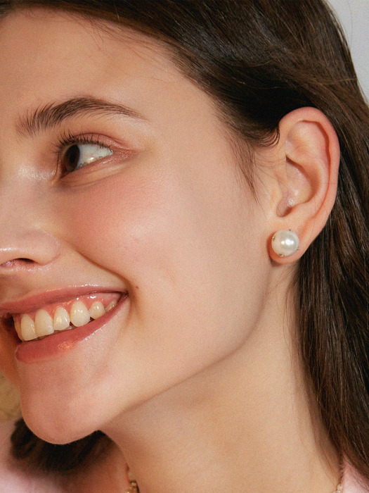 Cubic pearl earring