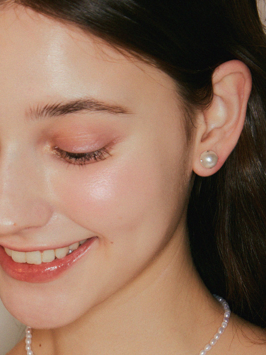 Cubic pearl earring