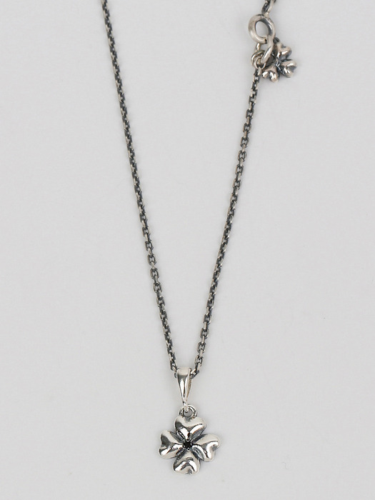 Clover single cubic necklace (black) (925 silver)
