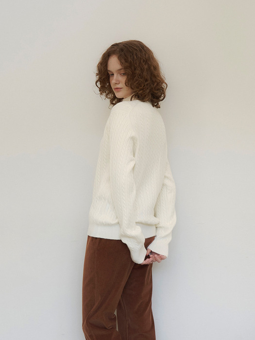Basic cable round knit