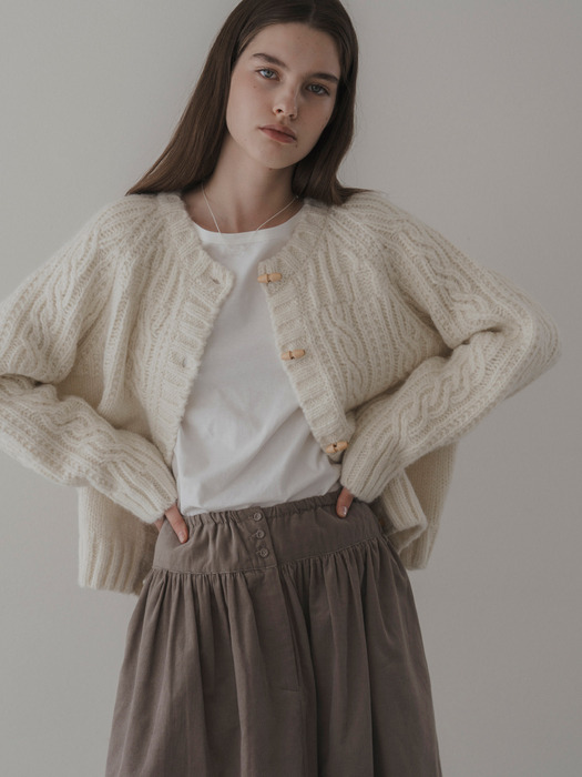 Duffle cable cardigan (ivory)