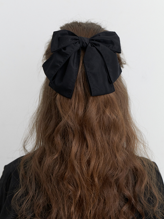 mandelina black ribbon pin