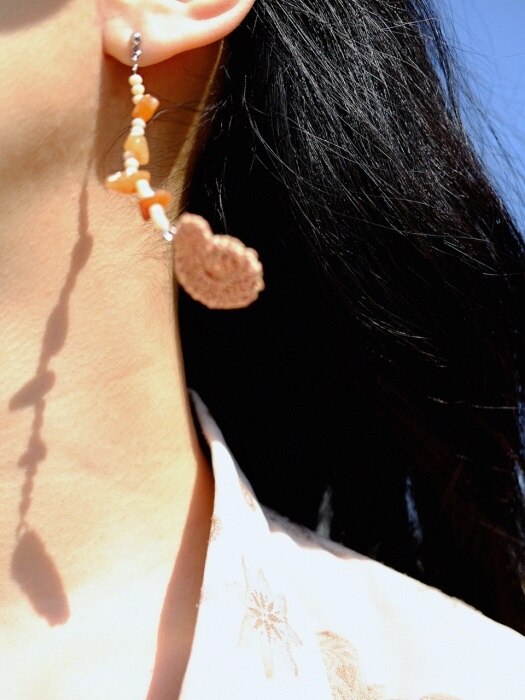 shell motive gemstone knit earring