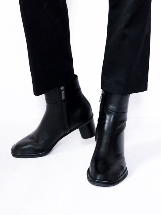 Rounding Ankle boots