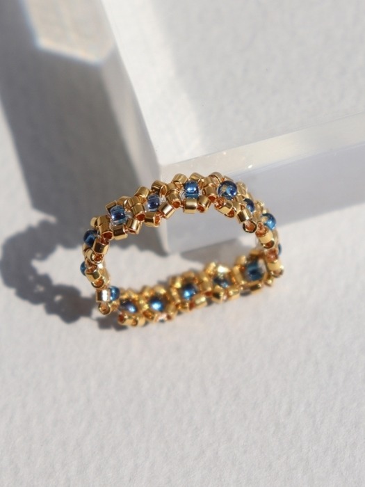 Gold daisy color beads Ring