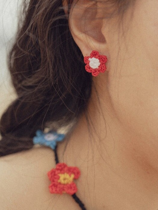 Red flower knit earring