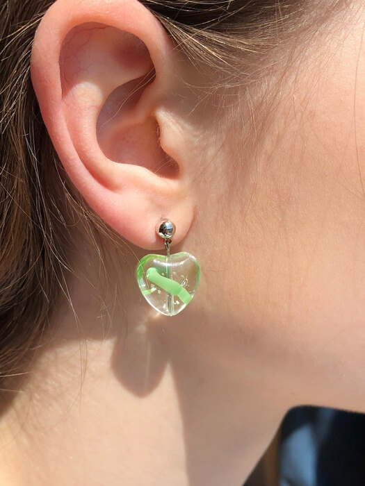 green marbling heart earrings