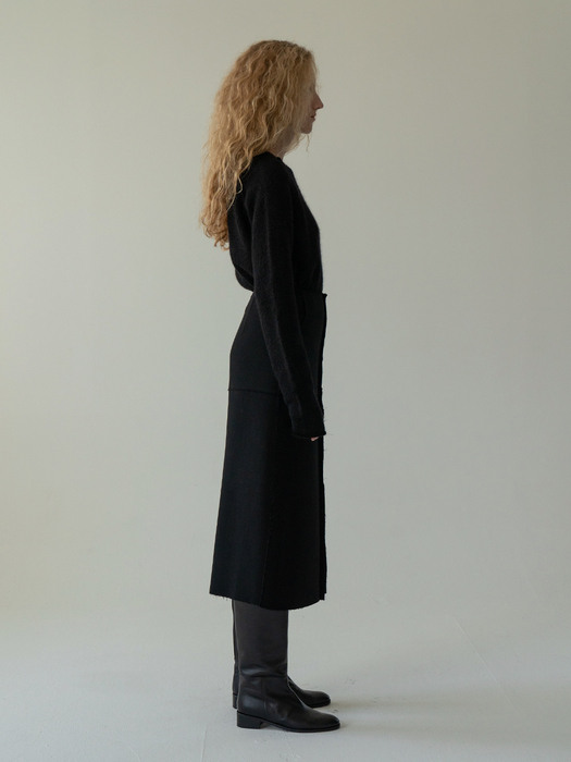 cutting slit skirt (black)
