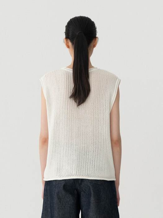 KNITTED VEST