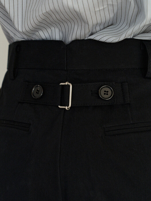 double tuck pocket half pants (black)