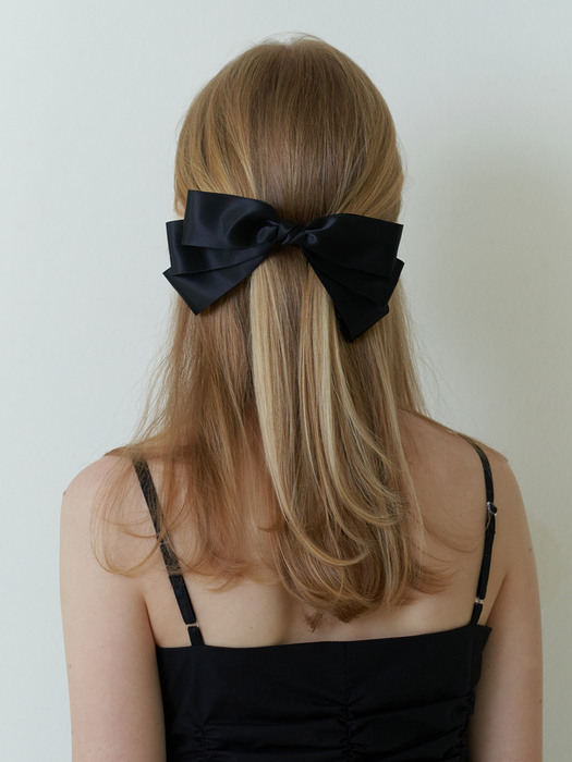 black lily ribbon pin