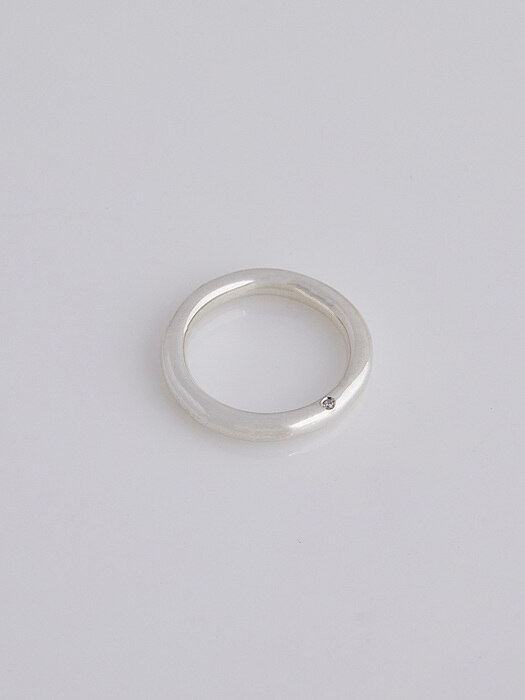 petite point curve ring