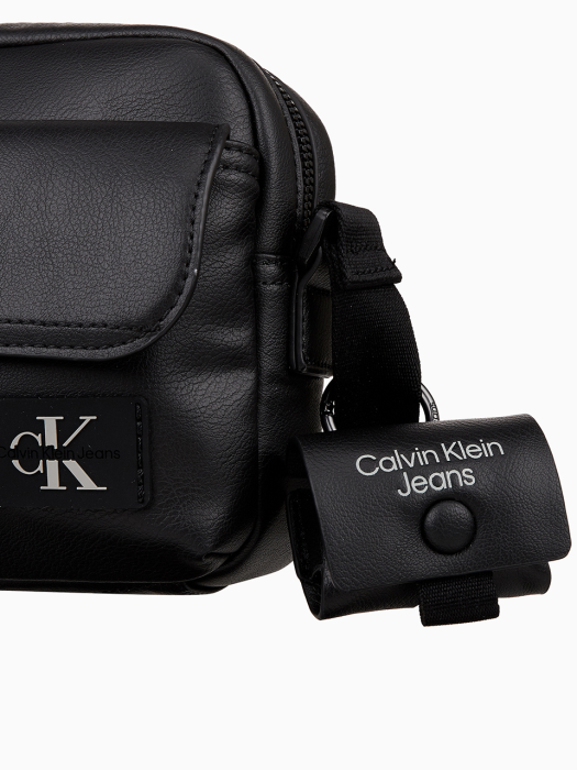 블랙 CKJ 태그드 카메라백 HH3533 001