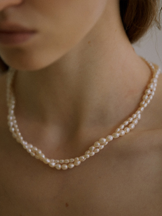 FULL LEAF TWO PEARL NECKLACE