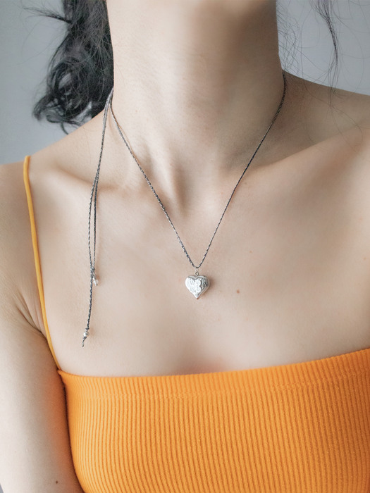Clover heart with melange string necklace (Black)