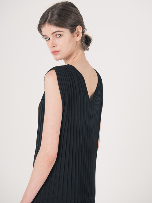 WED_V neck line modern dress_BLACK