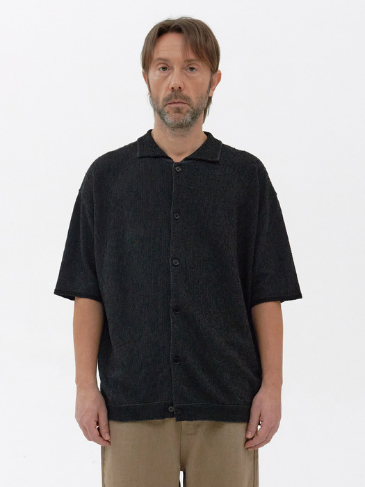 [Men] Textured Paper Half Shirt (Charcoal/Black)