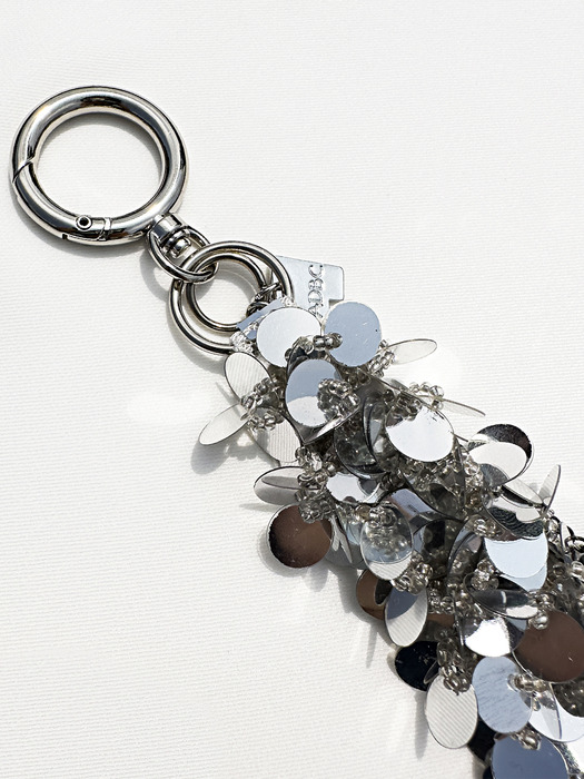 SPANGLE RABBITS FOOT KEYRING_SILVER