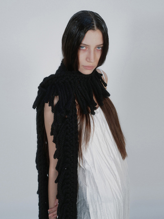 HANDMADE FRINGE SCARF IN BLACK