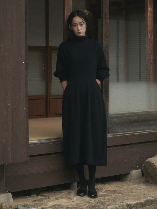 LINE WHOLEGARMENT KNIT DRESS_BLACK