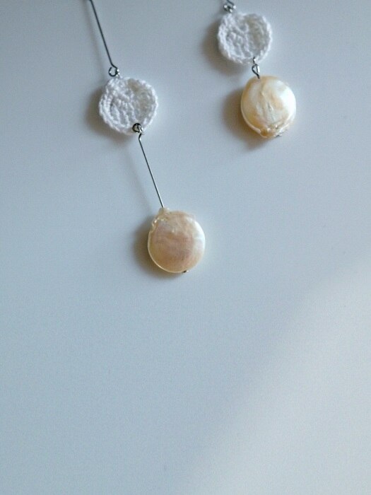 real pearl unblanced knit earring