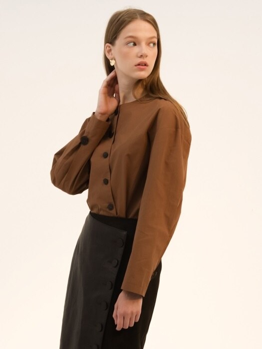 comos45 oblique line blouse (brown)
