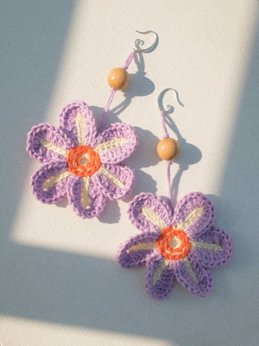 Flower power(lilac) earring