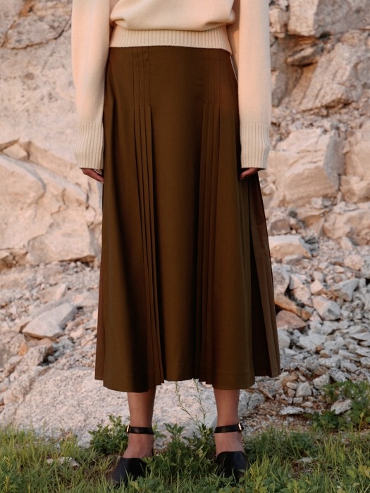 side-slit pleats skirt (deep khaki)
