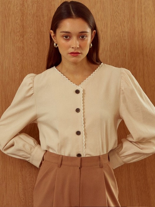 [By Joorti] J254 Wood button blouse (ivory)