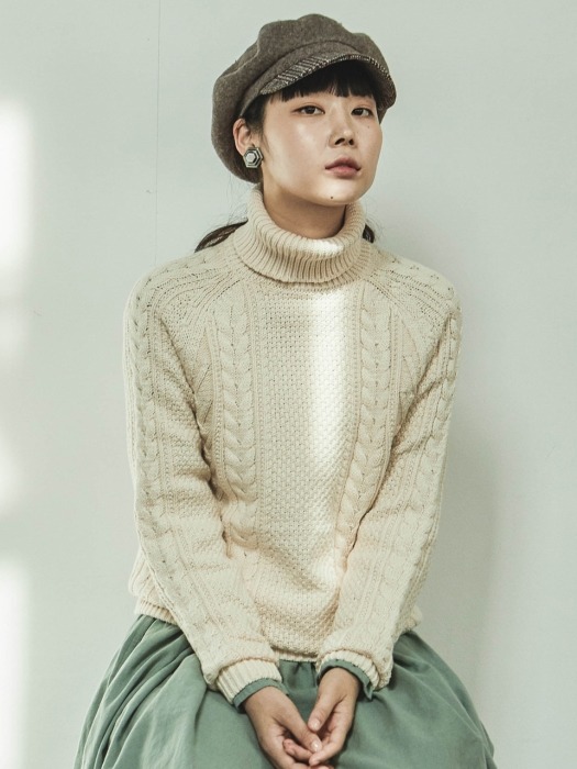 CABLE TURTLENECK IVORY KNIT