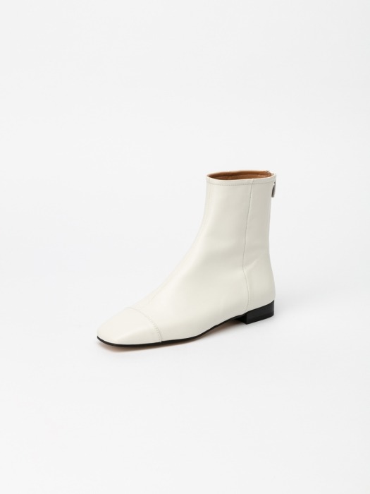 Resonaire Flat Boots in White