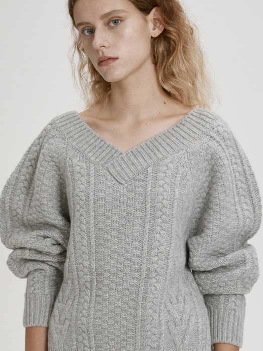 V-NECK CABLE KNIT WOOL SWEATER (GREY)