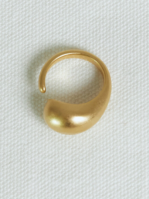 Avoir gold ring