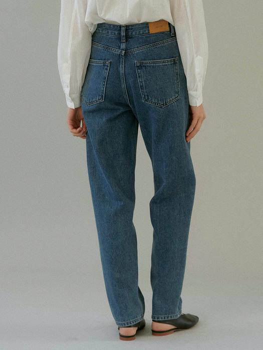 relaxed tapered jeans (classic blue)