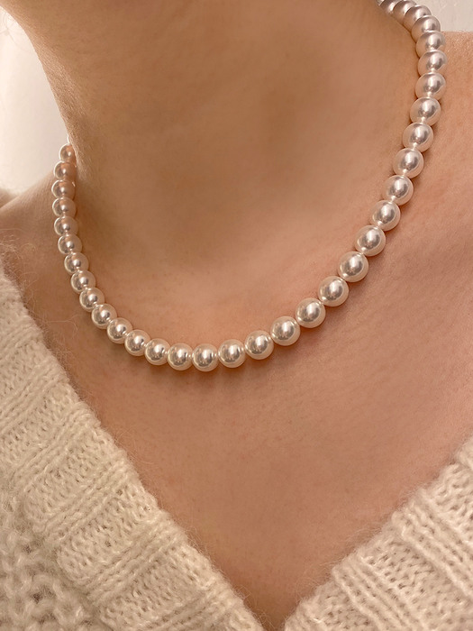Bold Pearl Necklace