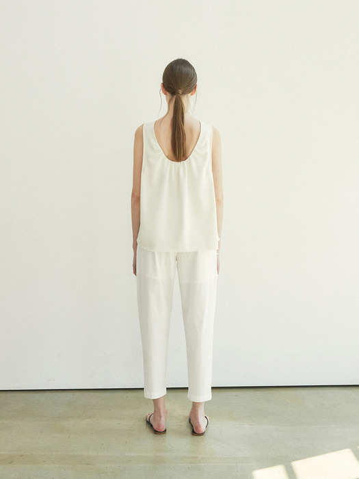 Cold Solid tuck pants / White