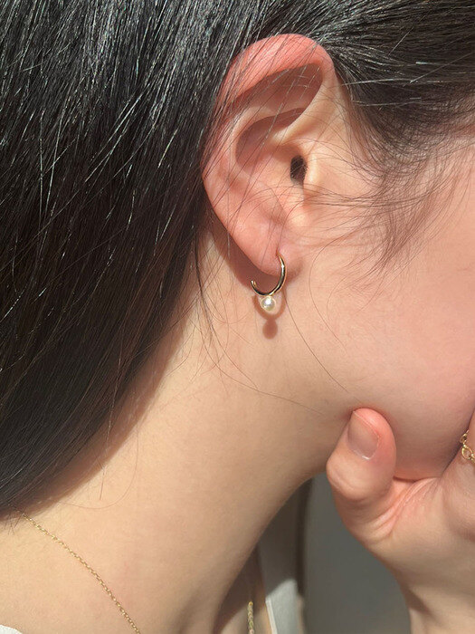 14k pearl pipe earring