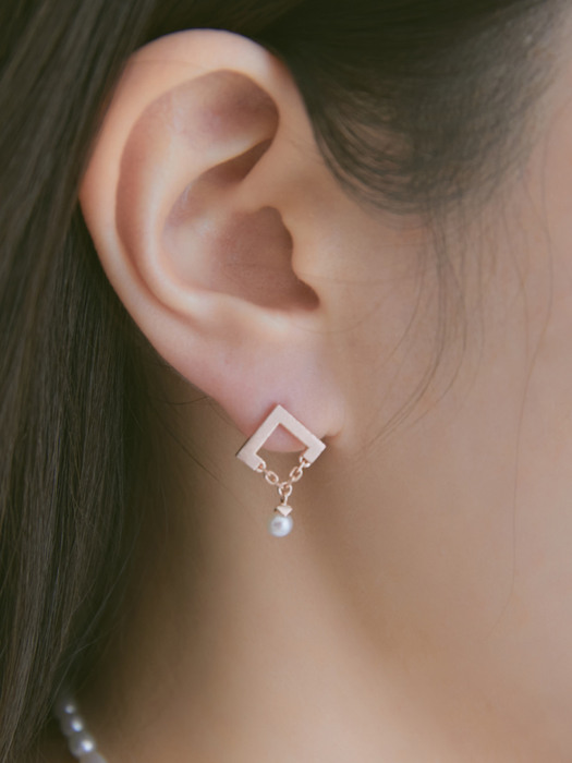 Pearl Chain Stud Earrings