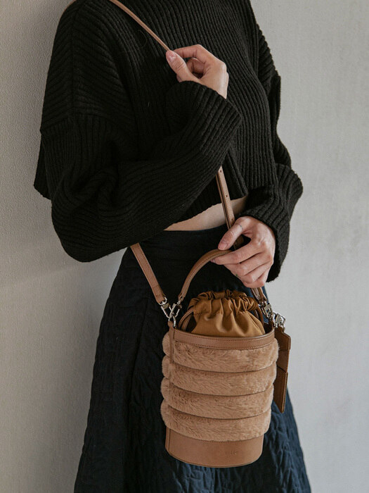 Eco-fur Bucket bag(에코퍼 버킷백)_Tan brown