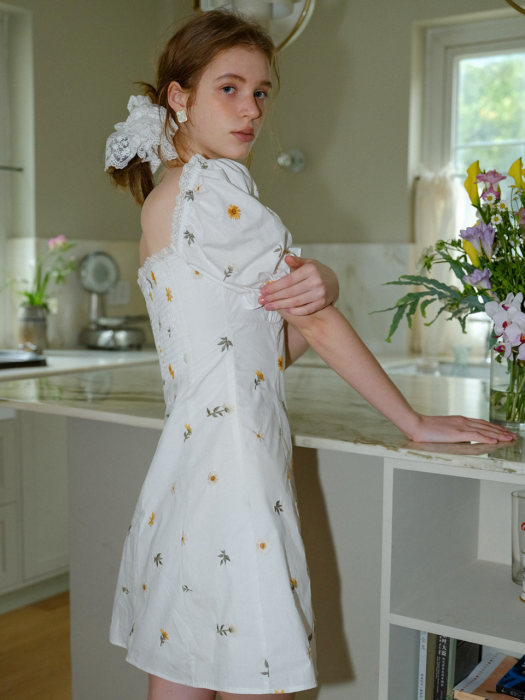 Cest_Pure lace floral dress