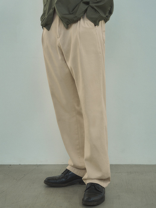 P10028 One-tuck wide pants_Light beige