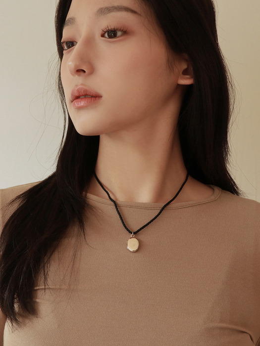 Oval String Necklace