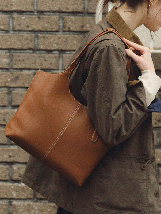 90 Veneta Bag Medium Tan Brown