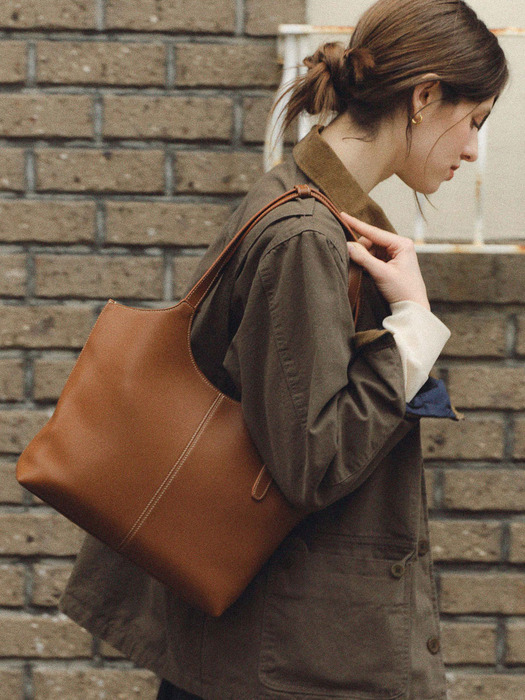 90 Veneta Bag Medium Tan Brown