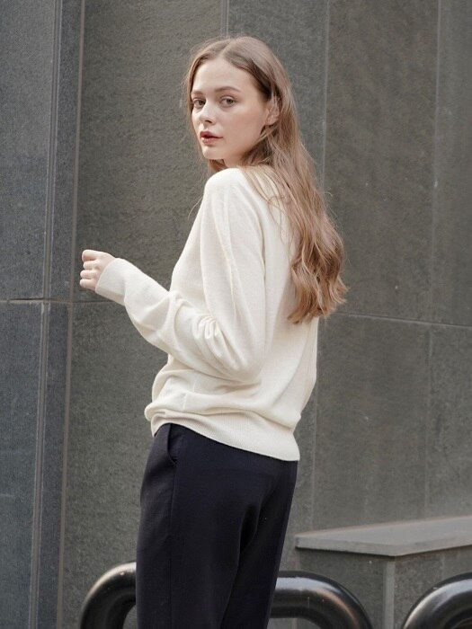 HOLE-GARMENT CASH ROUND KNIT IVORY