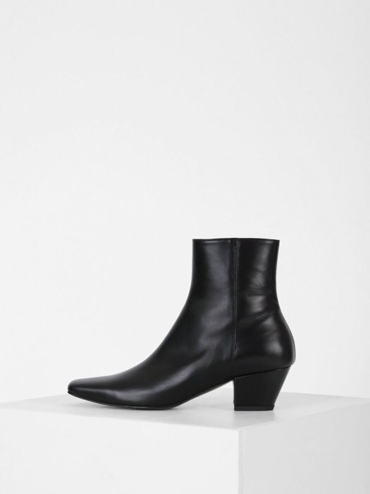 SLIM LINE ANKLE BOOTS - BLACK